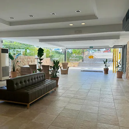 Hotel Cabot Cala Ferrera 3*