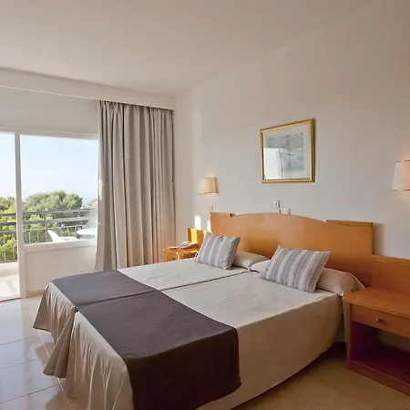 Hotel Cabot Cala Ferrera 3*